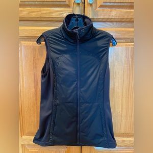 *****SOLD*****Lululemon size 8 black vest.
